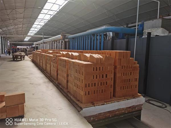 108.8×2.4米煤氣天然氣燒粘土磚高效高產(chǎn)節(jié)能隧道窯生產(chǎn)線（設(shè)計日產(chǎn)200噸，實際日產(chǎn)240噸，能耗45m3/噸產(chǎn)品）